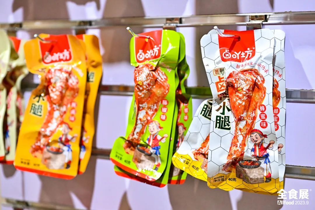 休闲食品行业市场格局分散，细分子行业大有可为