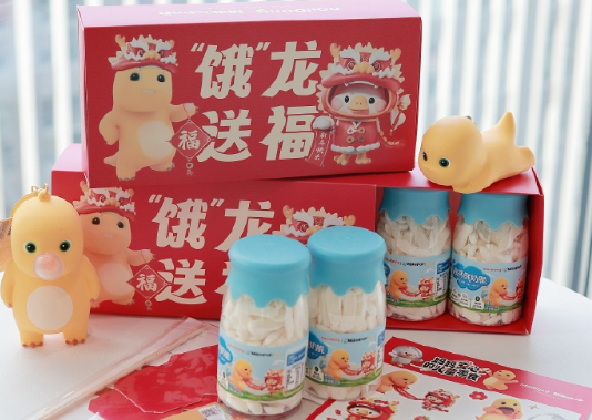 身价上亿的“奶龙”，闯进糖果零食的大门会发生什么？