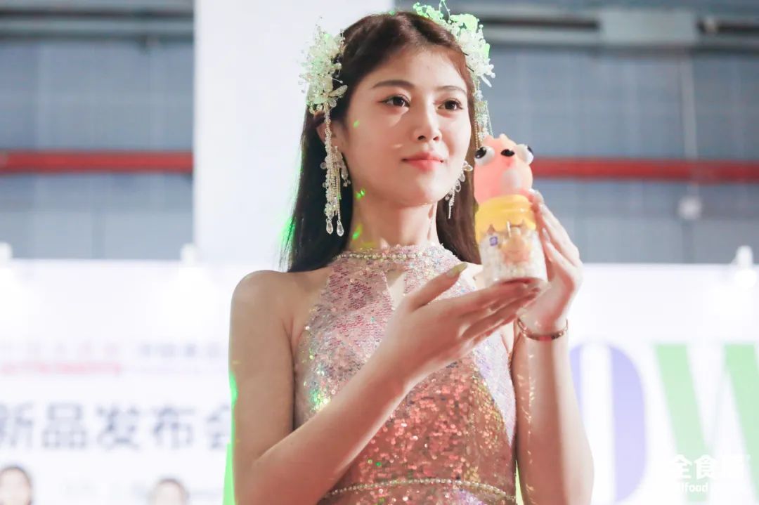 “美女+美食” 精彩上演，2024全食展高端食品年度新品发布会与您一同解锁行业新趋势